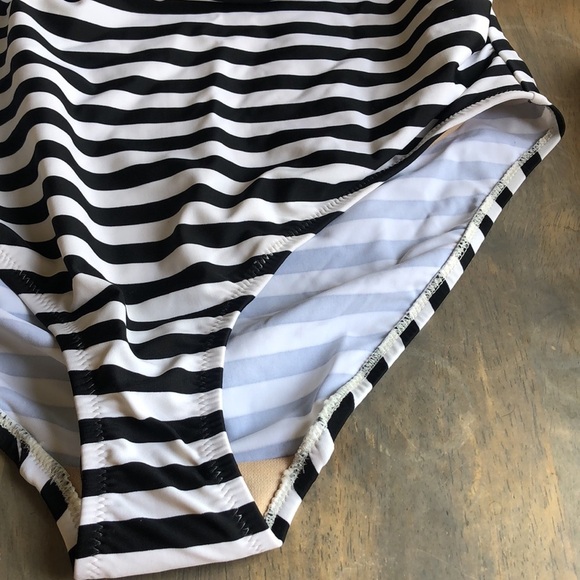 Motherhood Maternity Beach Bump black white stripe one piece swimsuit Large New - Picture 8 of 13